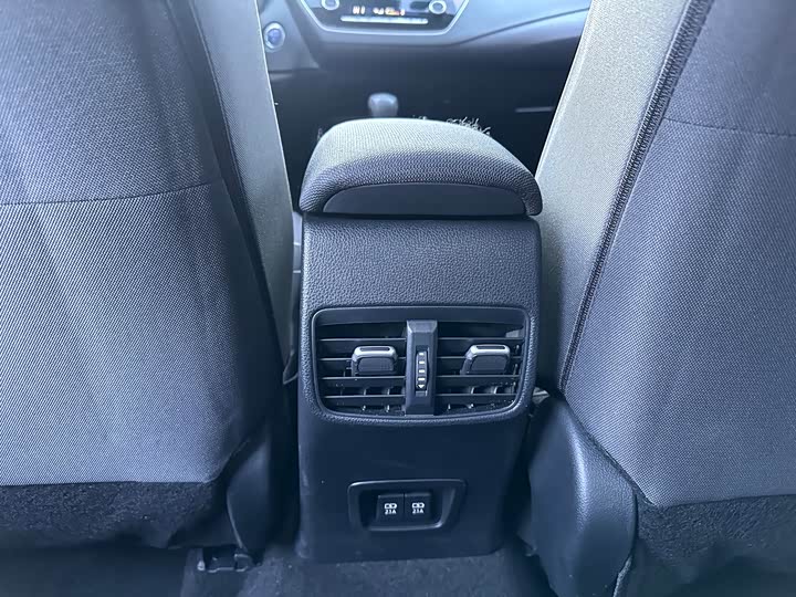 Фото 18 - Toyota Corolla