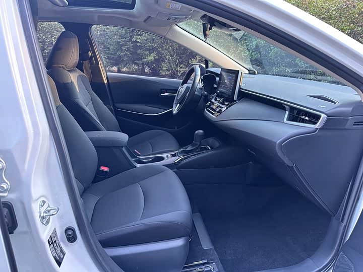 Фото 23 - Toyota Corolla