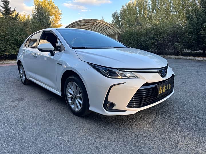 Фото 3 - Toyota Corolla