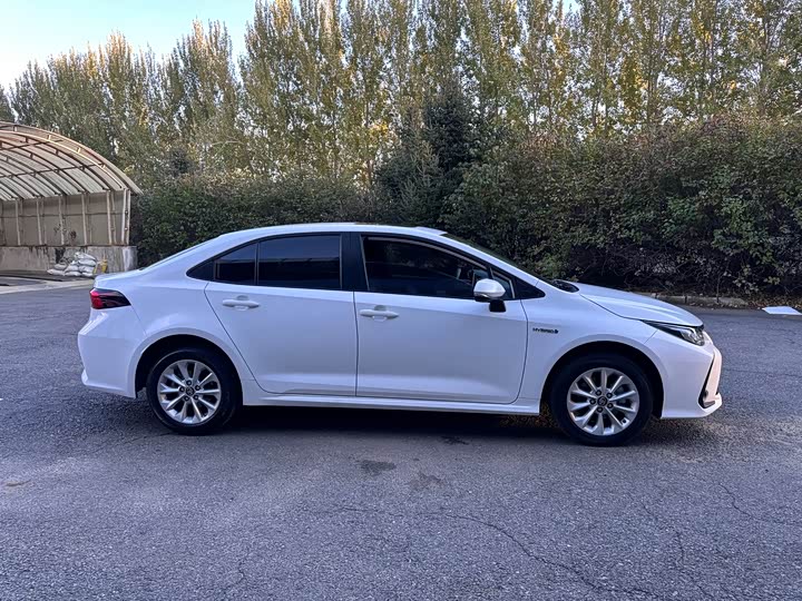 Фото 4 - Toyota Corolla