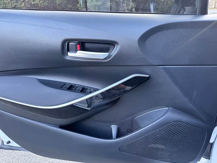 Фото 8 - Toyota Corolla