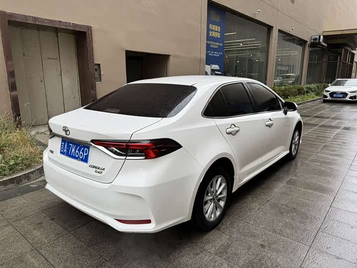 Фото 8 - Toyota Corolla