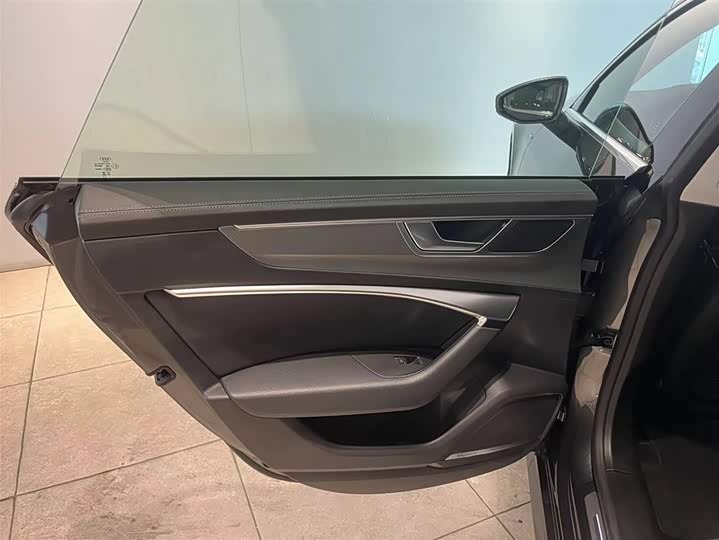 Фото 10 - Audi A7