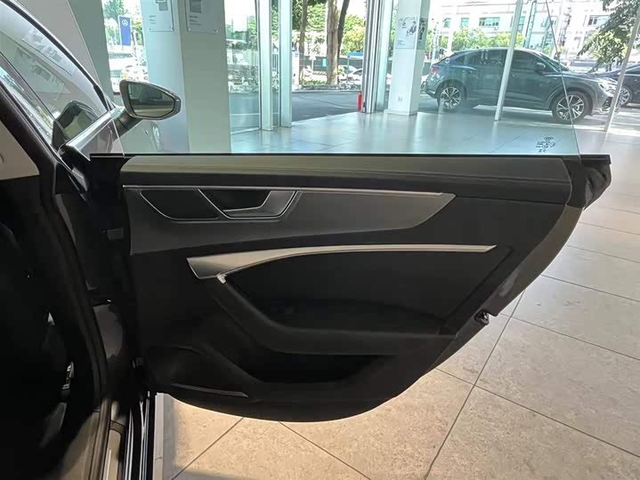 Фото 18 - Audi A7