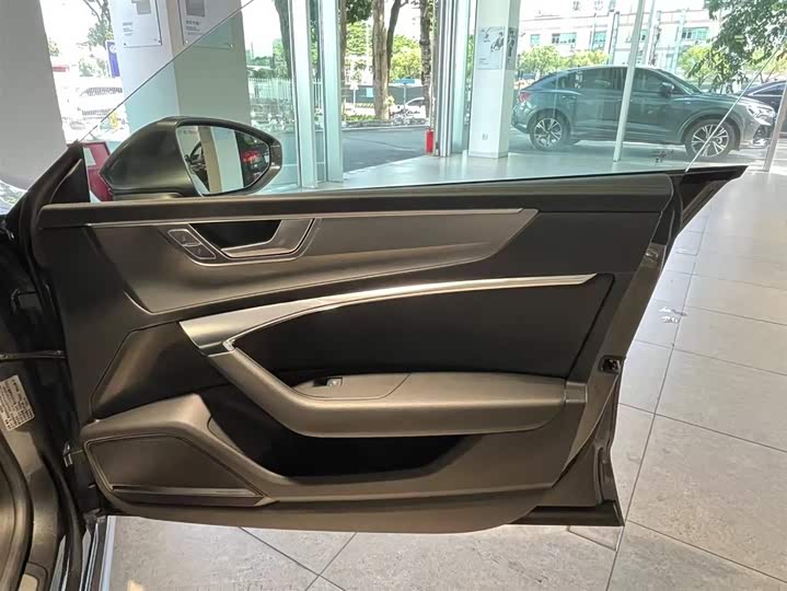 Фото 20 - Audi A7