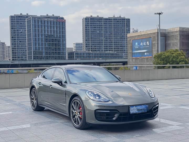 Фото 1 - Porsche Panamera