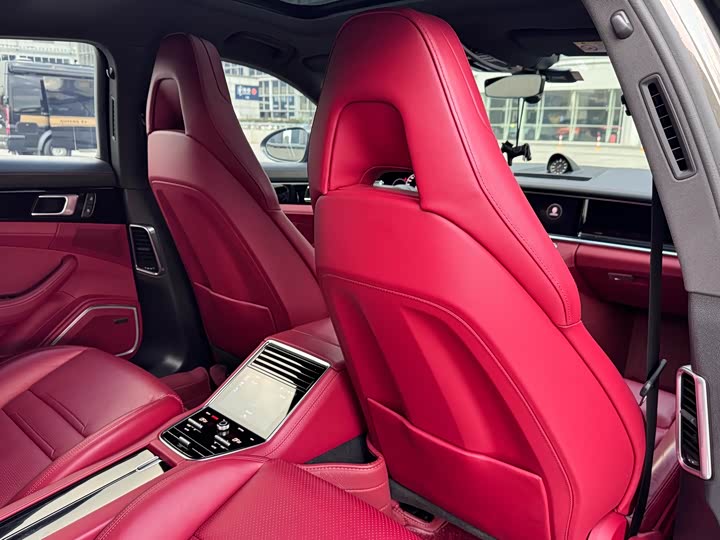 Фото 13 - Porsche Panamera