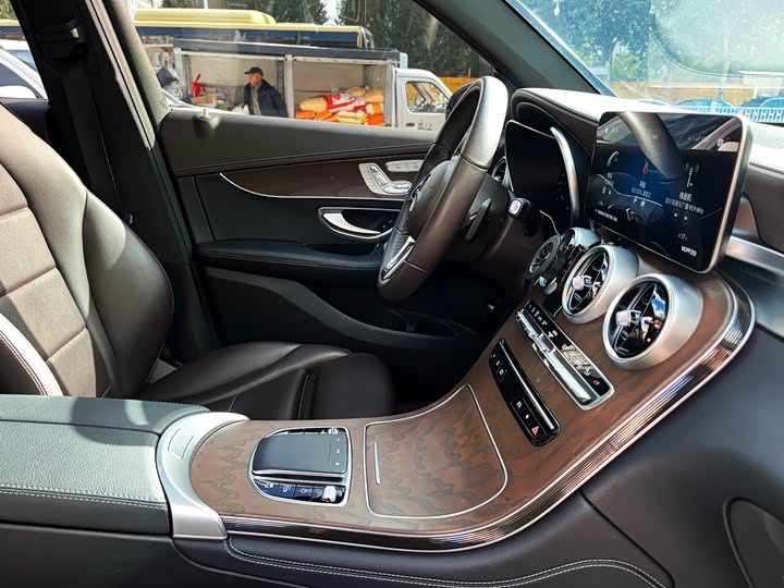 Фото 10 - Mercedes-Benz GLC-Class