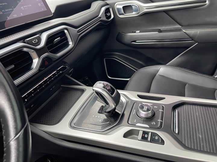 Фото 17 - Geely Okavango