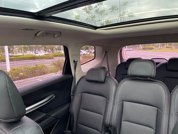 Фото 19 - Geely Okavango