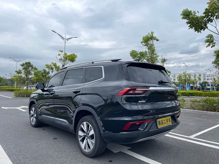 Фото 8 - Geely Okavango