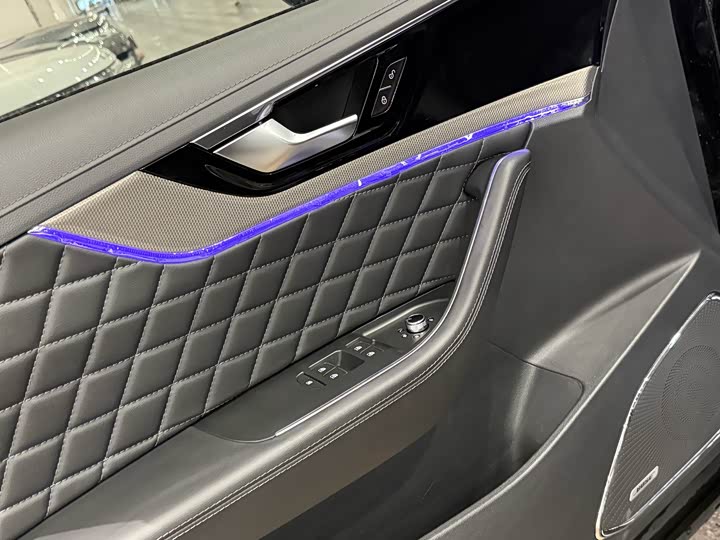 Фото 7 - Hongqi HS5