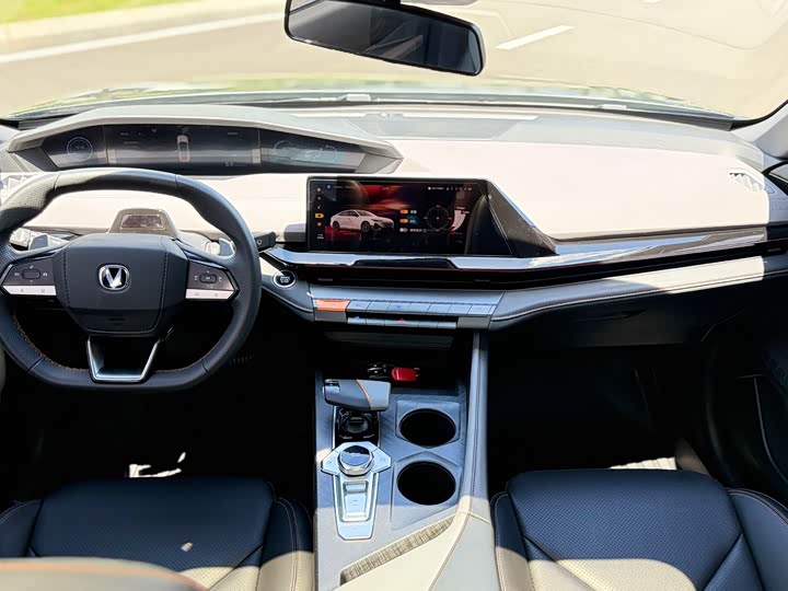 Фото 10 - Changan UNI-V