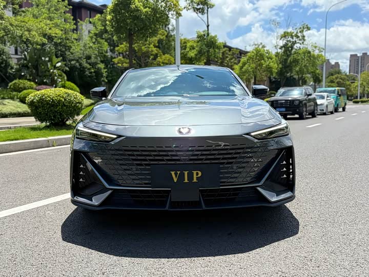 Фото 2 - Changan UNI-V