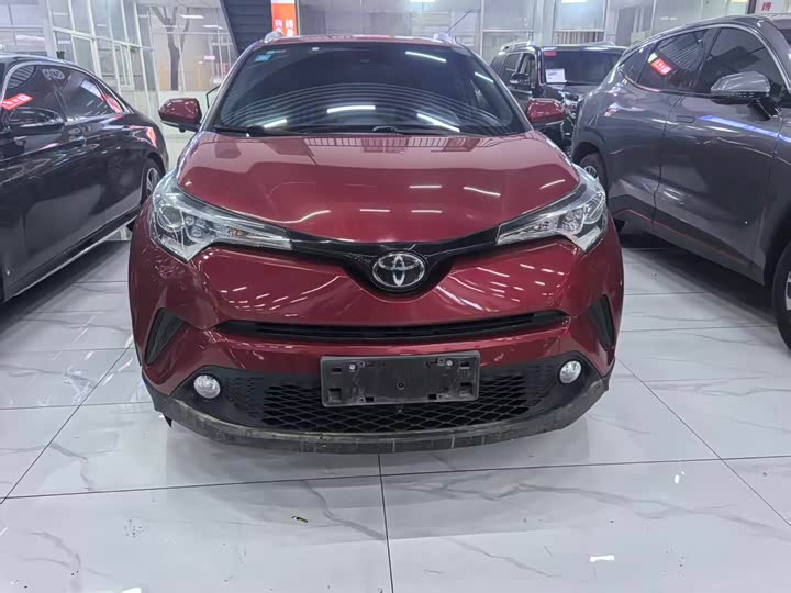 Фото 2 - Toyota C-HR