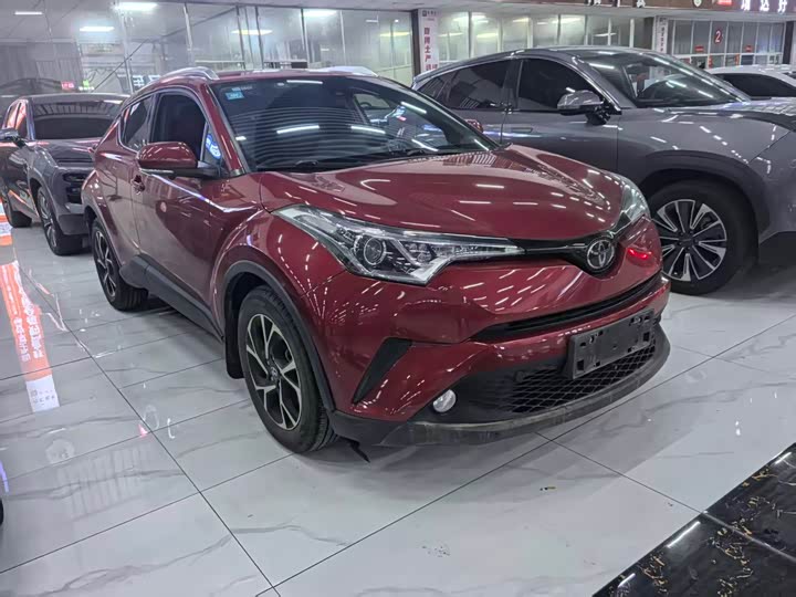 Фото 3 - Toyota C-HR