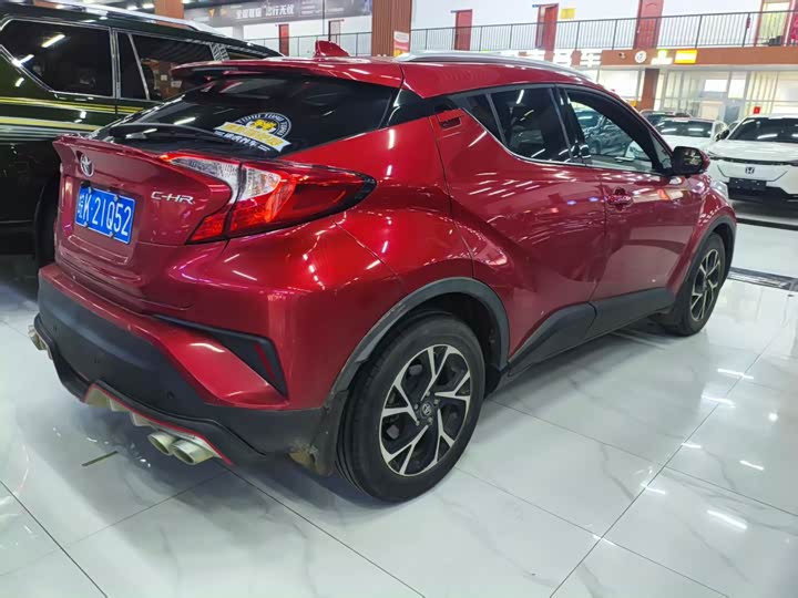 Фото 4 - Toyota C-HR