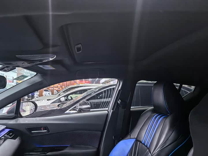 Фото 5 - Toyota C-HR