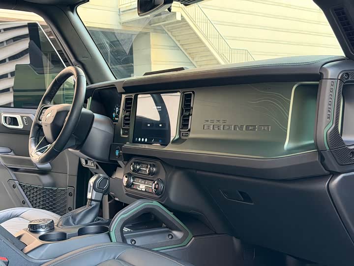 Фото 10 - Ford Bronco