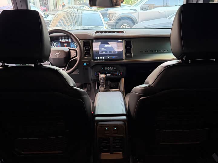 Фото 14 - Ford Bronco