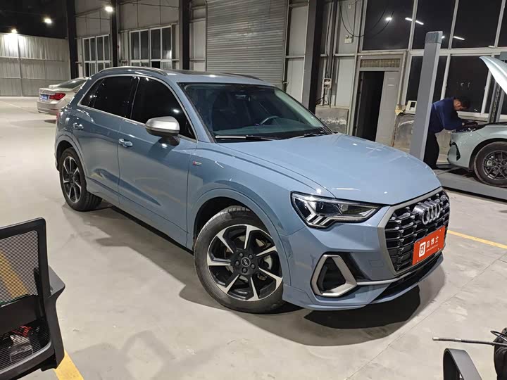 Фото 2 - Audi Q3