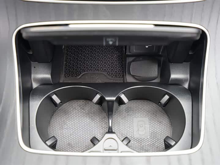 Фото 10 - Mercedes-Benz E-Class Hybrid