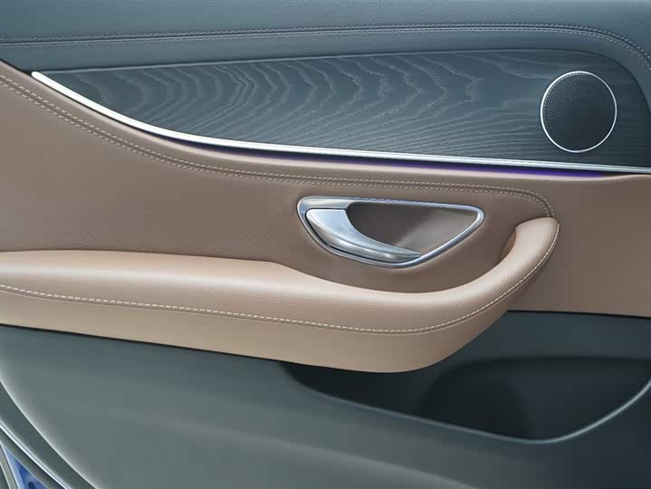 Фото 15 - Mercedes-Benz E-Class Hybrid