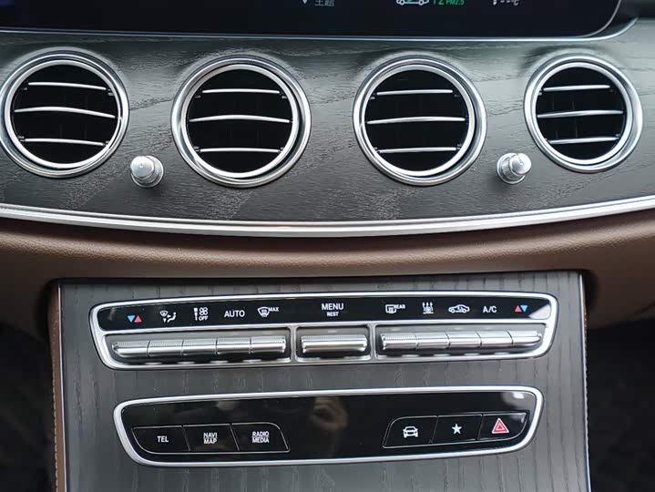 Фото 9 - Mercedes-Benz E-Class Hybrid