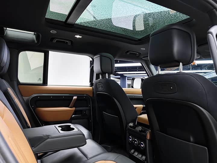 Фото 16 - Land Rover Defender