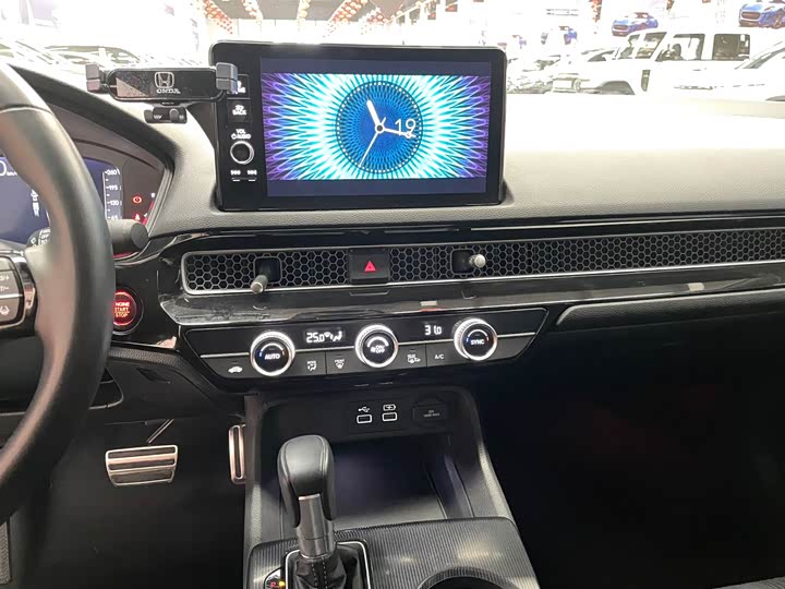 Фото 10 - Honda Civic