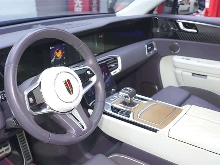 Фото 13 - Hongqi E-HS9