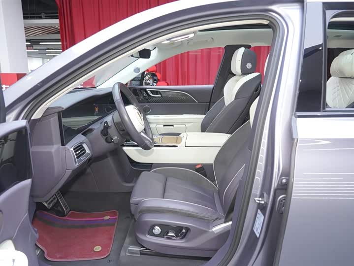 Фото 17 - Hongqi E-HS9