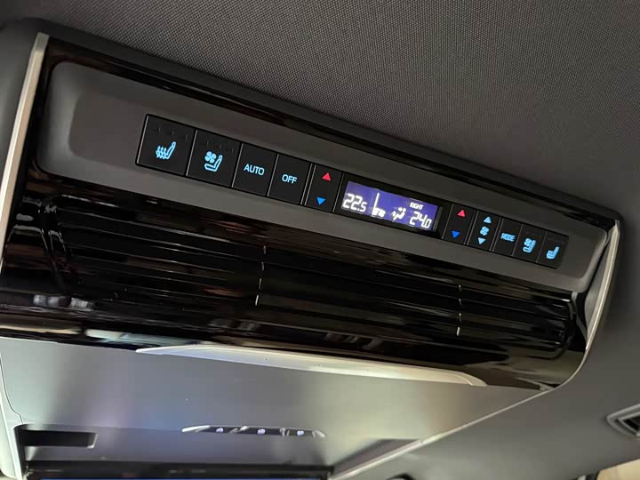 Фото 13 - Toyota Sienna