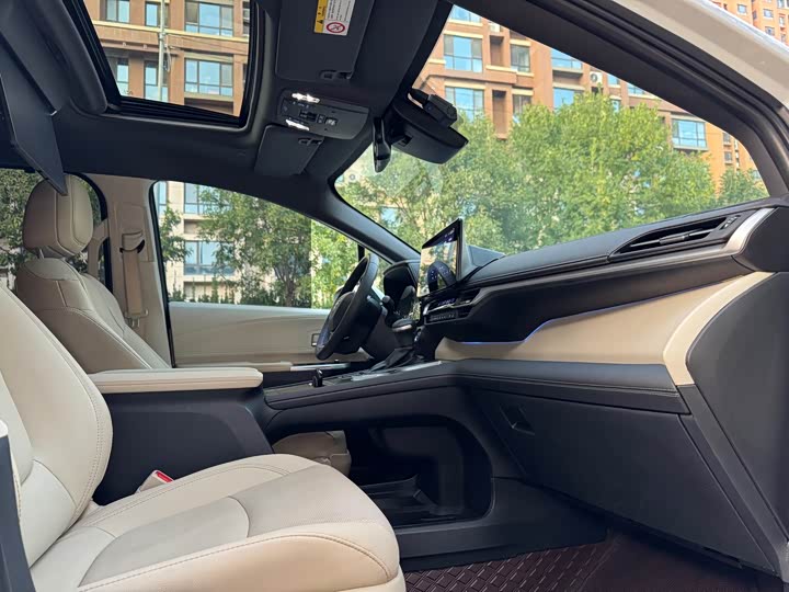 Фото 16 - Toyota Sienna