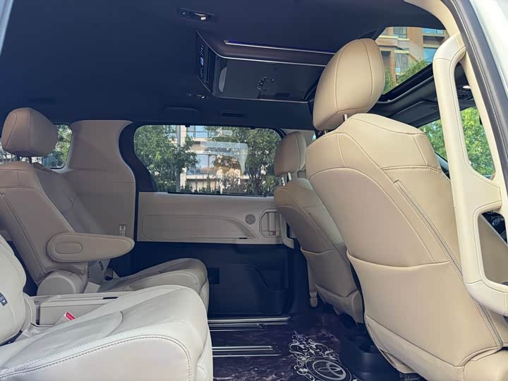 Фото 17 - Toyota Sienna