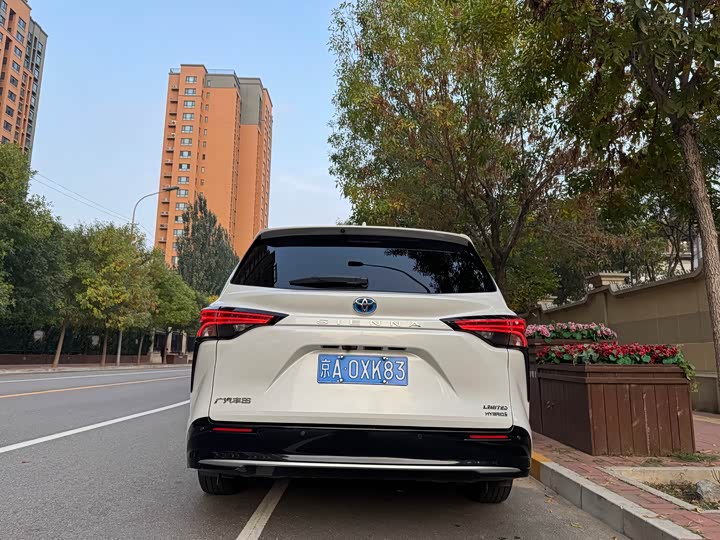 Фото 19 - Toyota Sienna