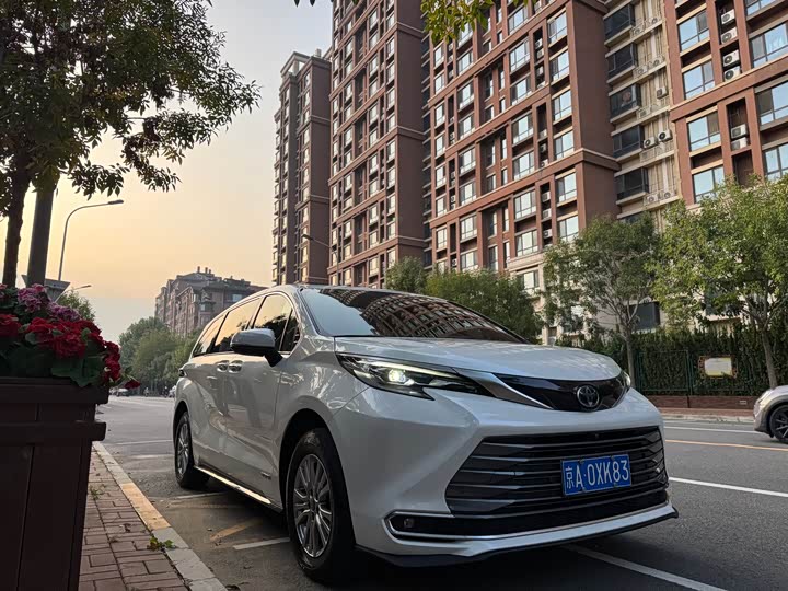 Фото 3 - Toyota Sienna