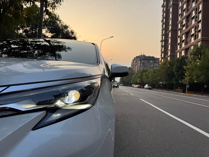 Фото 4 - Toyota Sienna