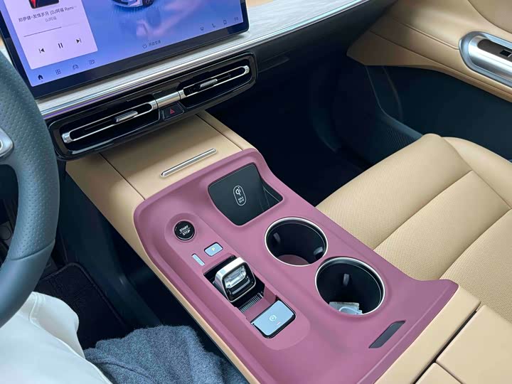 Фото 10 - GAC Trumpchi E8