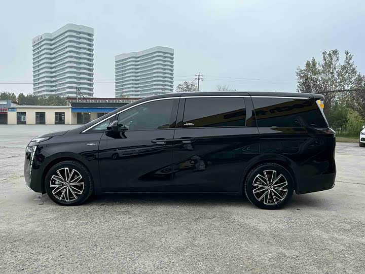 Фото 4 - GAC Trumpchi E8