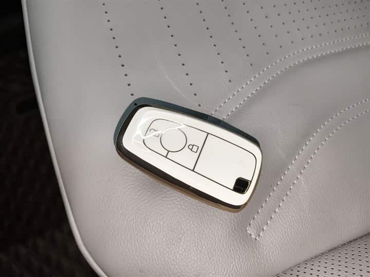 Фото 12 - Ford Escape