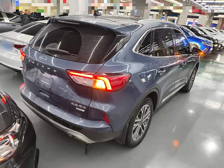 Фото 9 - Ford Escape