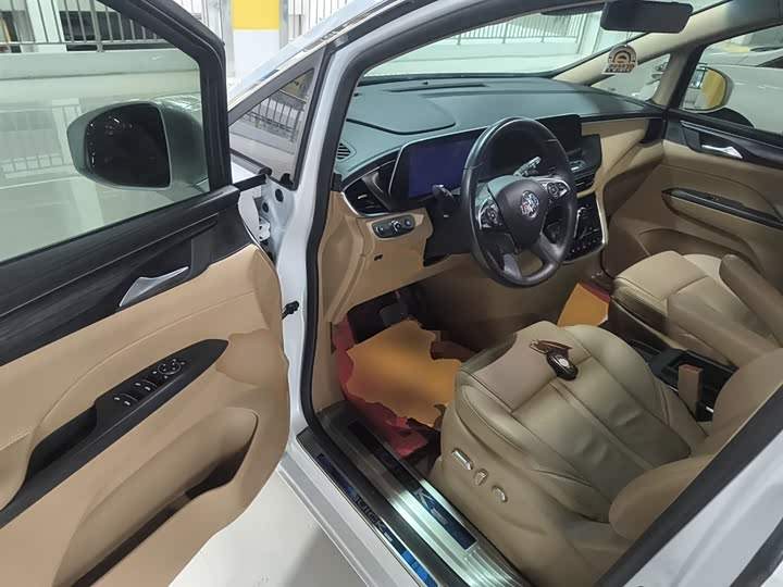 Фото 16 - Buick GL8 ES