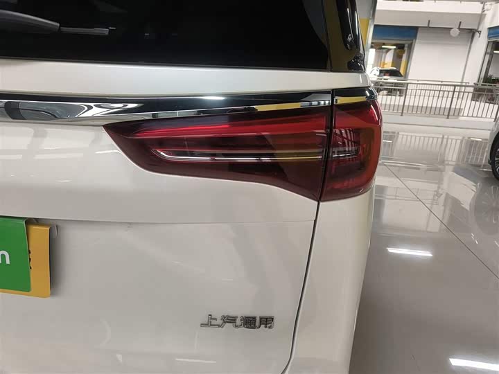 Фото 8 - Buick GL8 ES