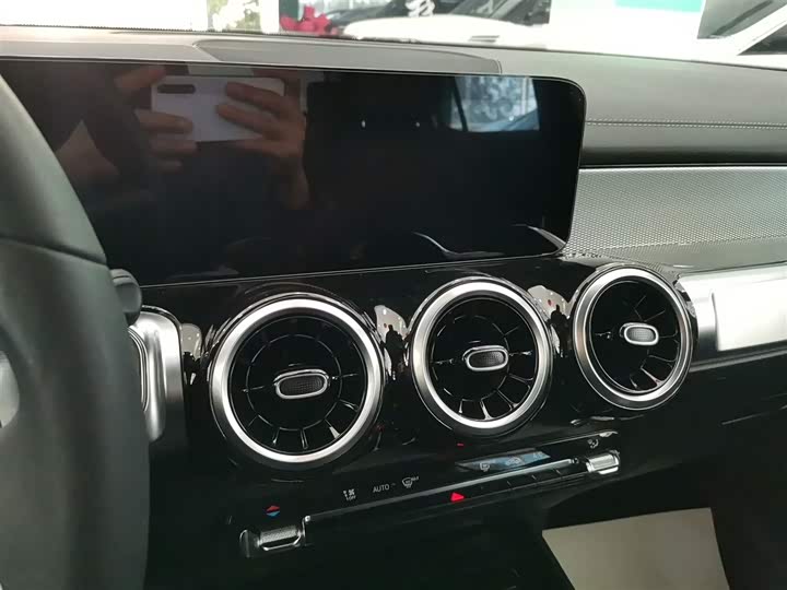 Фото 13 - Mercedes-Benz GLB-Class