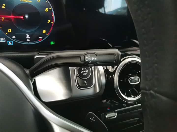 Фото 14 - Mercedes-Benz GLB-Class