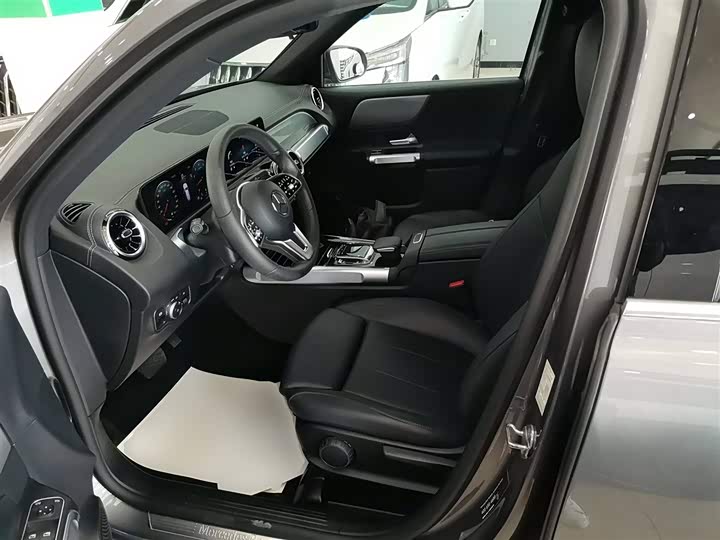 Фото 15 - Mercedes-Benz GLB-Class