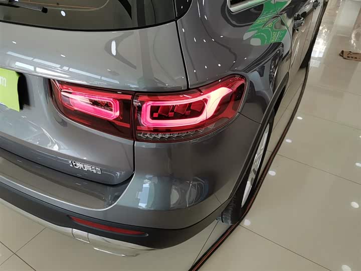 Фото 8 - Mercedes-Benz GLB-Class