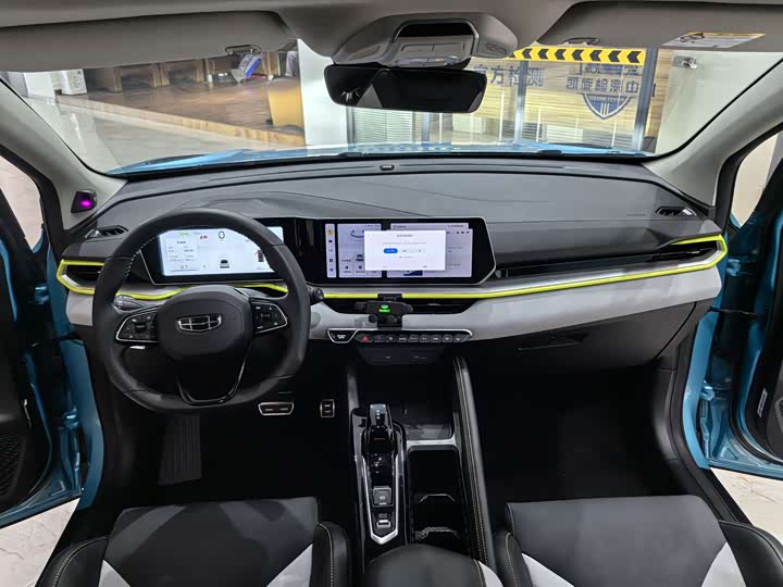 Фото 11 - Geely Coolray