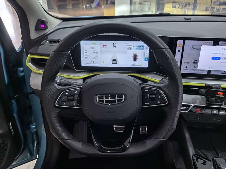 Фото 12 - Geely Coolray